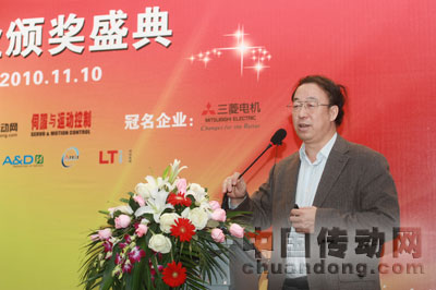 哈爾濱工業(yè)大學(xué)徐殿國教授作“傳感器同步電機的開環(huán)控制”演講