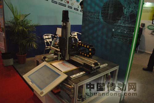 在新的產(chǎn)品更新?lián)Q代趨勢(shì)下，研拓如何確保技術(shù)的穩(wěn)定性和客戶的最大利益？