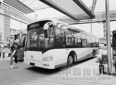 由一汽自主研發(fā)的10米清潔能源公交車(chē)，或?qū)⒃陂L(zhǎng)春正式運(yùn)營(yíng)