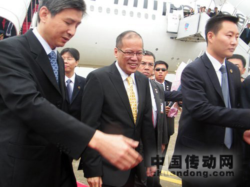 9月3日，菲律賓總統(tǒng)貝尼尼奧·阿基諾三世（圖中）乘專機飛抵廈門高崎機場，開始在福建的“追溯祖輩足跡”之旅。