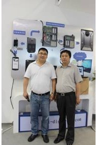 中國(guó)電梯協(xié)會(huì)張樂祥副秘書長(zhǎng)（右一）前來參觀